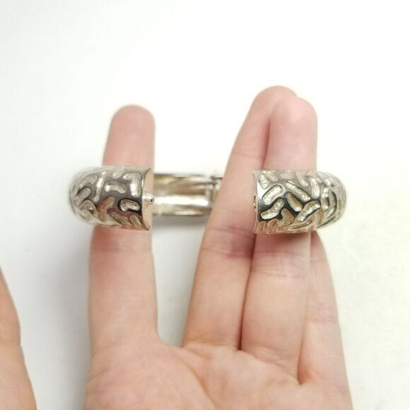 Vintage Silver Tone Textured Hinged Bangle Bracelet, Retro Estate, Stacking - Picture 4 of 7